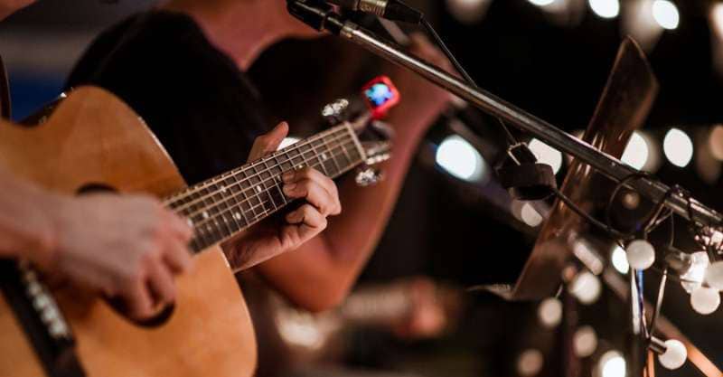 acoustic guitar player photo